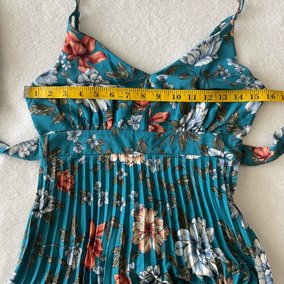 Jessica Simpson Floral Pleated Maxi Dress - Picture 12 of 12